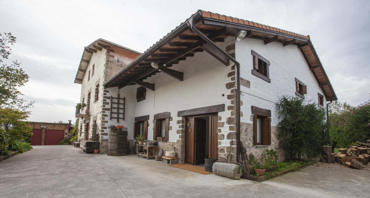 Gasthaus Bidegurutzeta Landetxea Urnieta Exterior foto